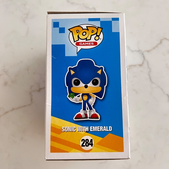 Funko Pop Games: Sonic the Hedgehog - Sonic with Emerald #284 - NIB - Picture 4 of 6